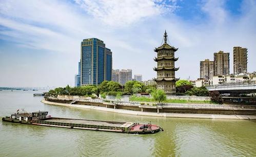勁爆:蕪湖“江上芙蓉”開始現(xiàn)場(chǎng)維護(hù)加固