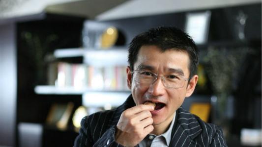 安徽70后大叔，創(chuàng)業(yè)失敗27次，從擺地?cái)偟缴韮r(jià)超百億，他憑啥
