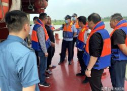 安徽蕪湖：多部門(mén)聯(lián)合整治長(zhǎng)江裕溪口水域浮吊非法過(guò)駁