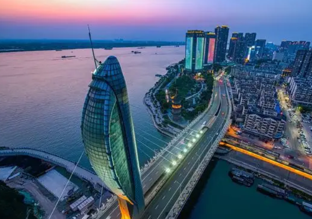 蕪湖市工會(huì)第十五次代表大會(huì)第一次全體大會(huì)召開